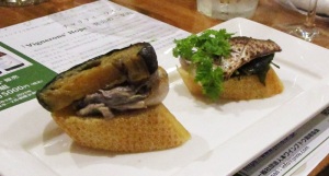 料理1パンの上に牡蛎太刀魚