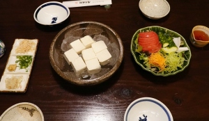 冷奴と野菜サラダ