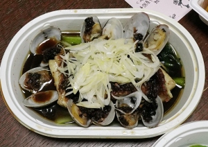 魚料理：本日の活魚あさりの豆鼓蒸し